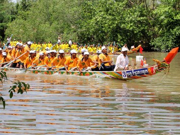 Các hoạt động trong ngày Tết Chôl Chnăm Thmây của đồng bào Khmer - ảnh 1